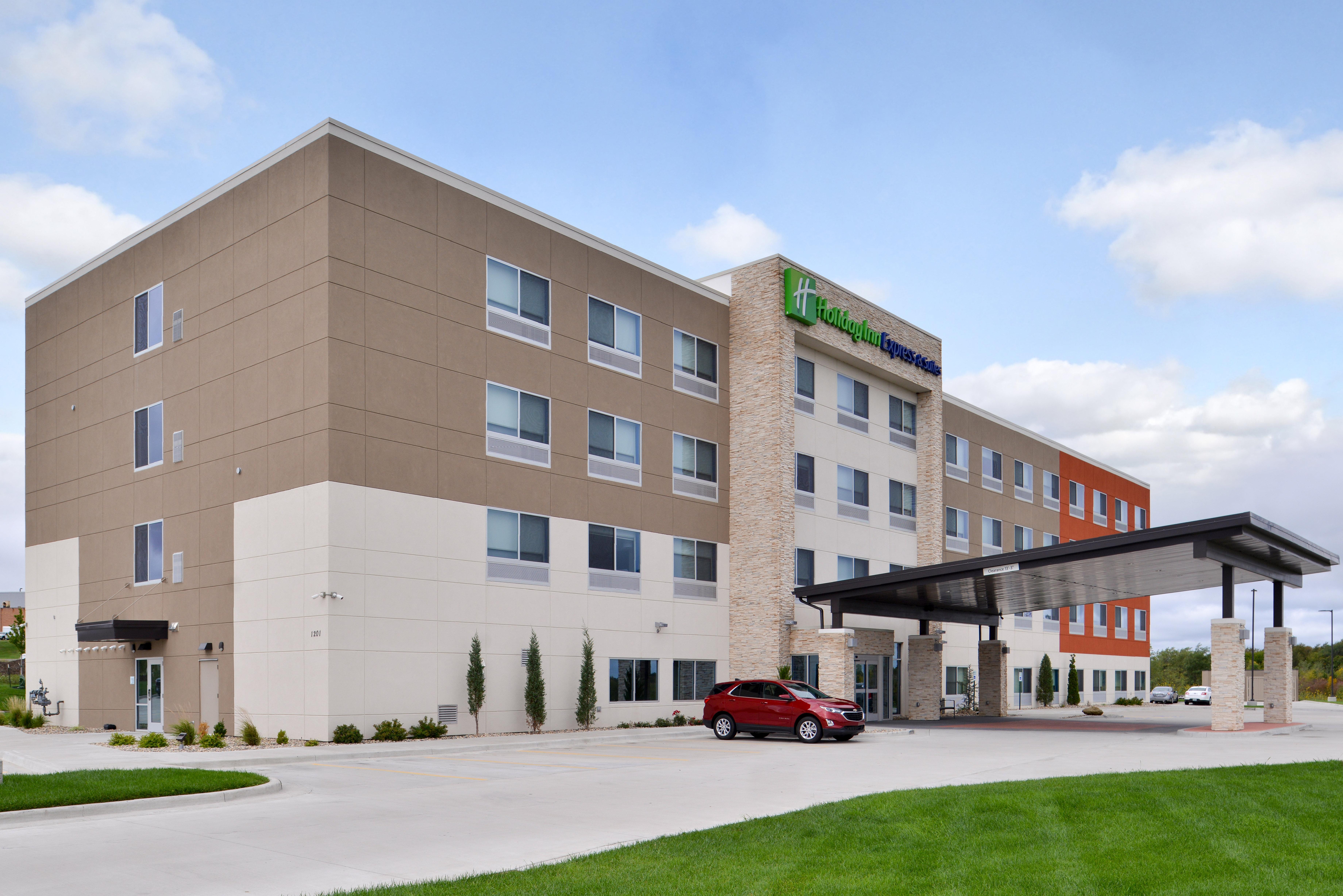 Express & - Kansas - By Ihg Hotel