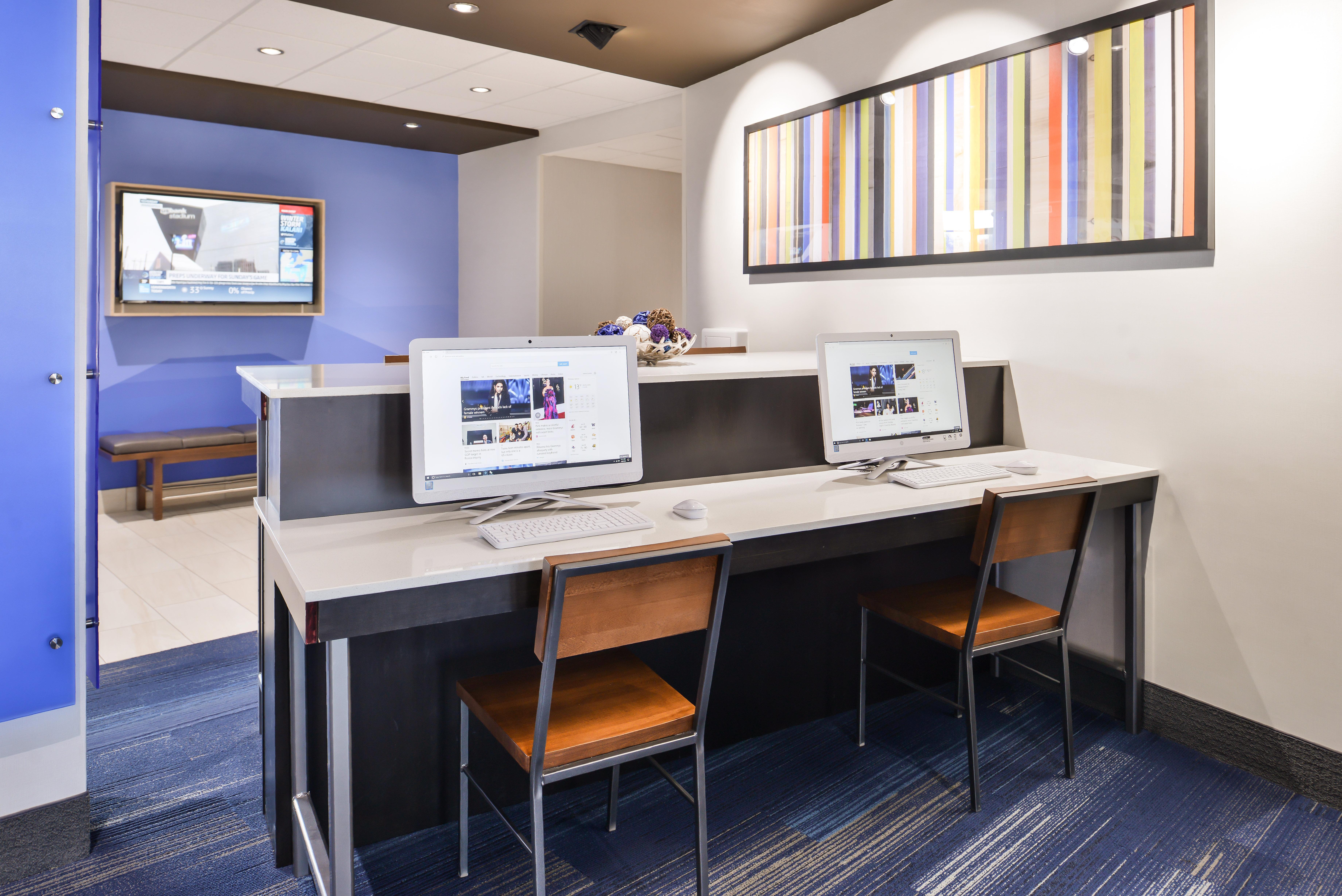 Express & - Kansas - By Ihg Lee's Summit