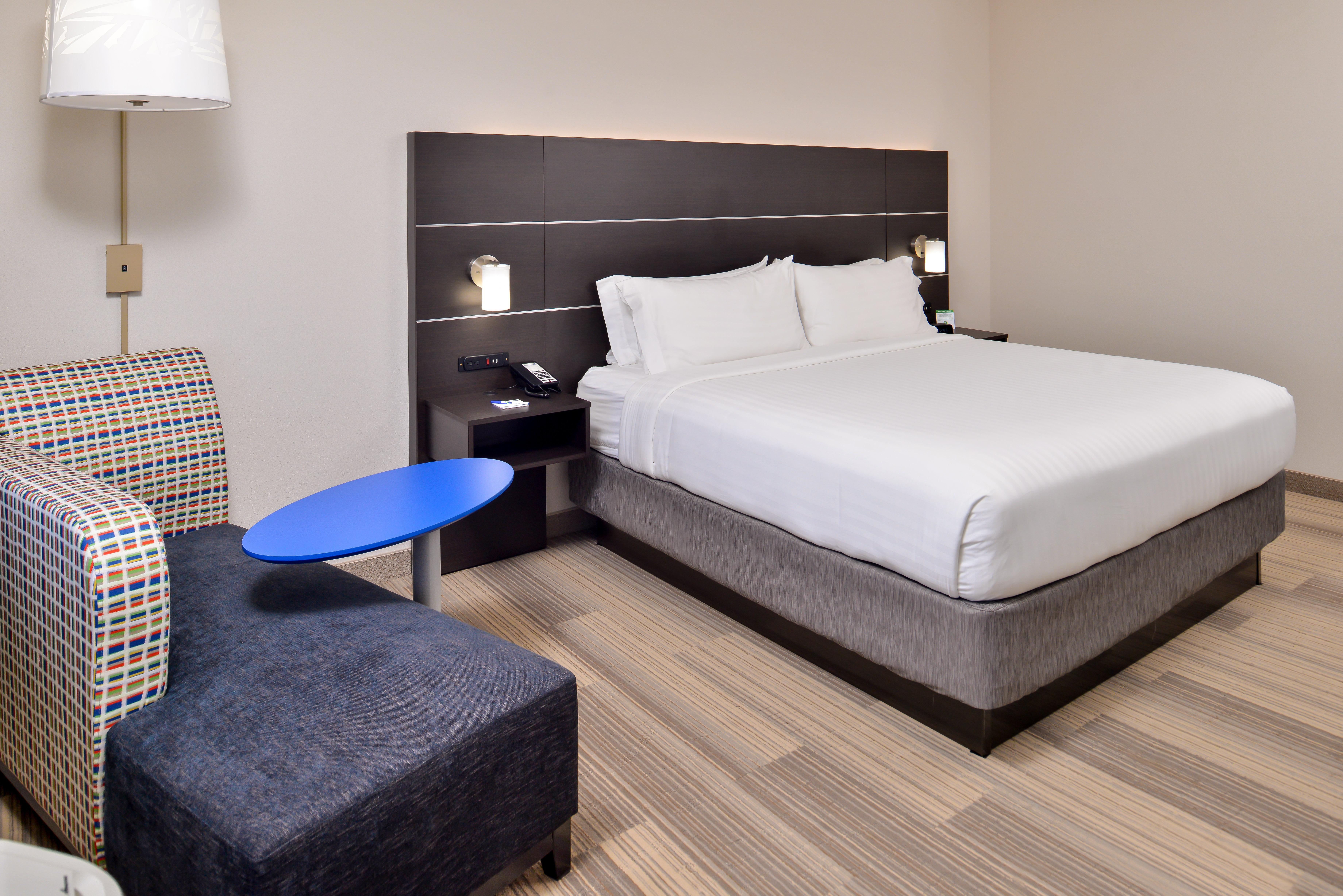 Express & - Kansas - By Ihg